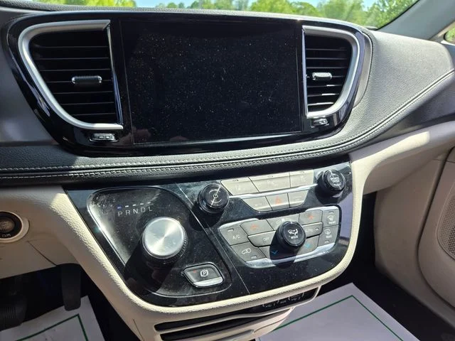 Used 2023 Black Chrysler Touring L image 25
