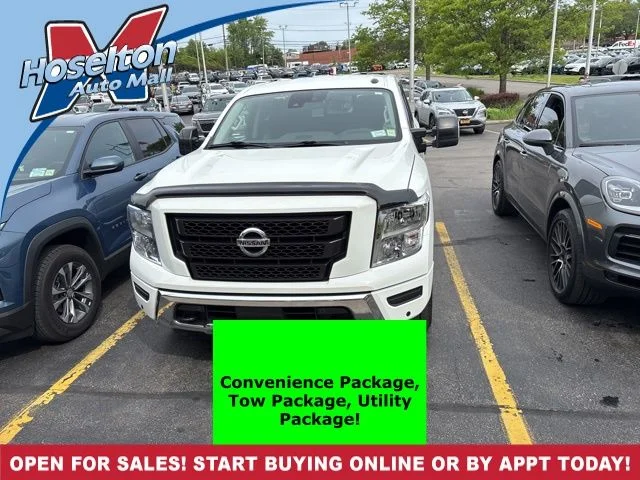 2021 Nissan Titan SV 4X4 Crew Cab's photo