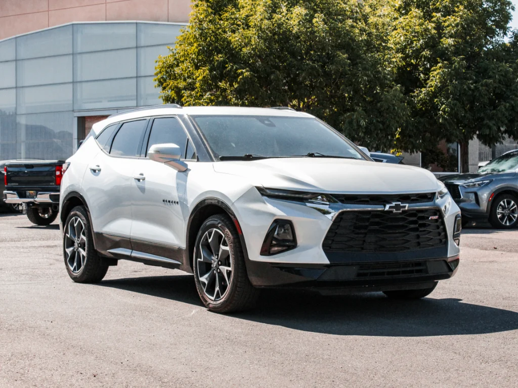Used 2021 Silver Ice Metallic Chevrolet RS image 3