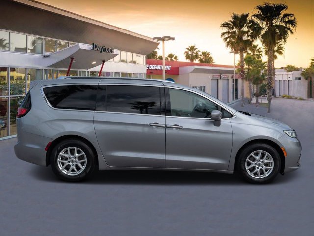 Used 2021 Silver Chrysler Touring L image 2