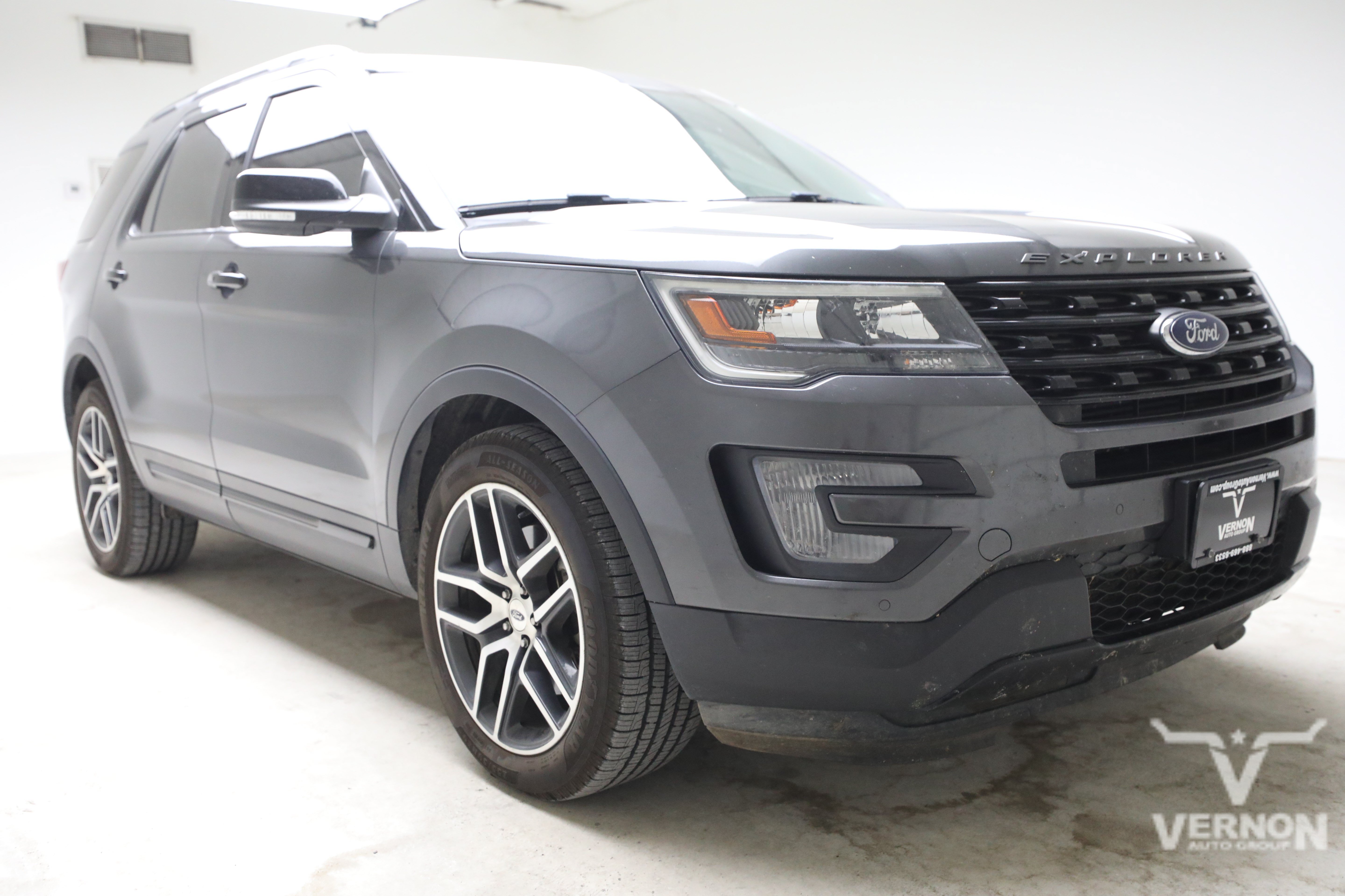 Used 2017 Gray Ford Y image 6