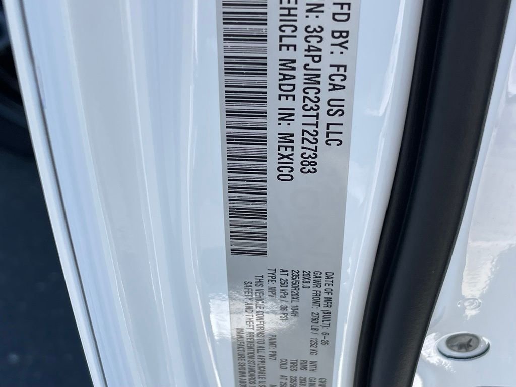 New 2026 Bright White Clear-Coat Exterior Paint Jeep Overland image 26