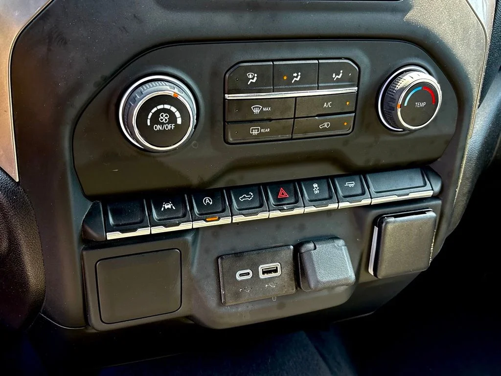 Used 2023 Red Chevrolet Custom image 21