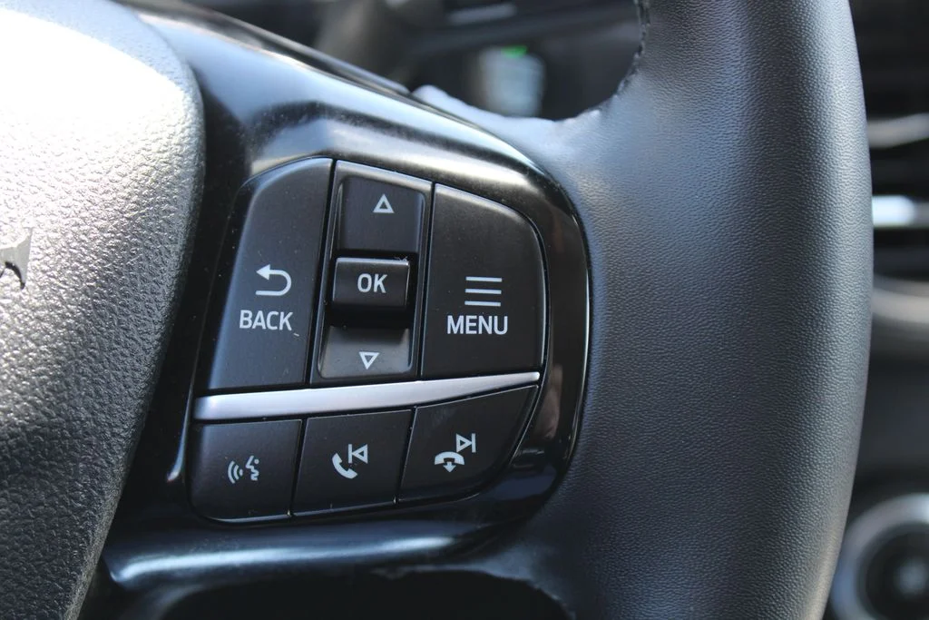 Used 2022 Oxford White Ford SE image 33