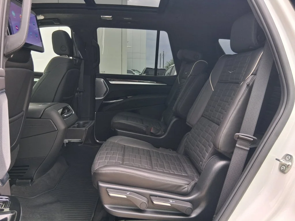 Used 2025 Crystal White Tricoat Cadillac Sport Platinum image 25