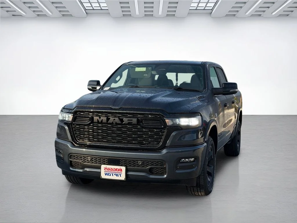 New 2026 Diamond Black Crystal Pearl-Coat Exterior Paint RAM Big Horn/Lone Star image 7