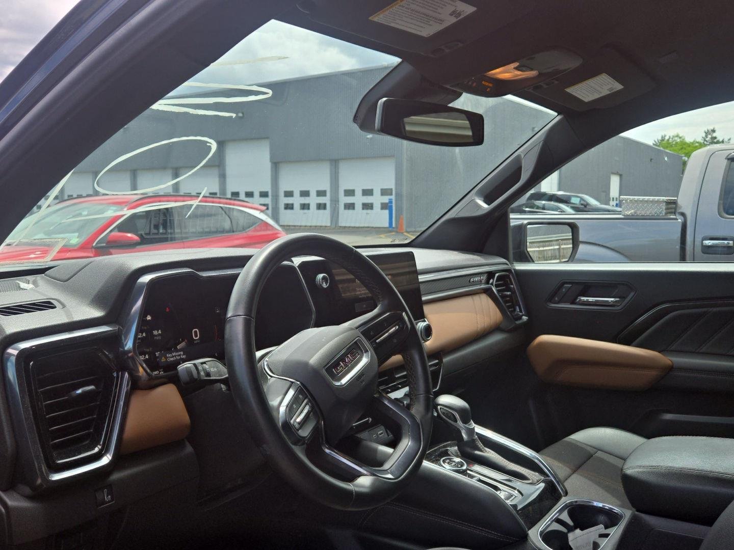 Used 2024  Gmc  image 3