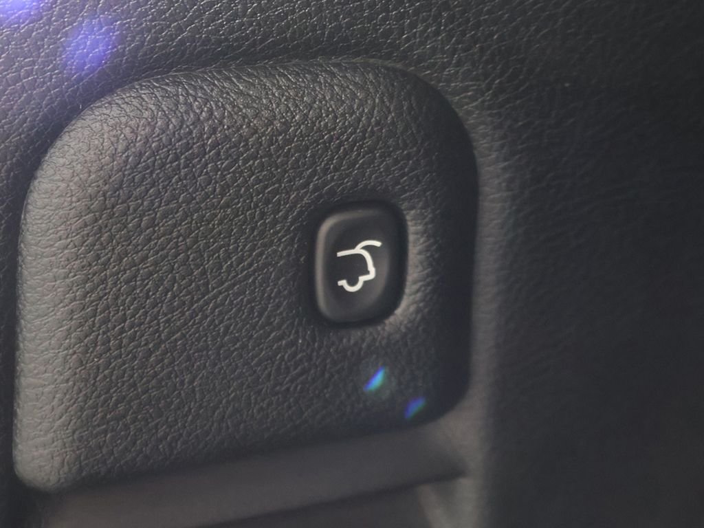 Used 2017 White Jeep Overland image 59