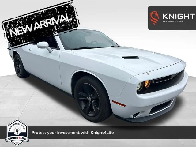 2019 Dodge Challenger SXT Auto's photo