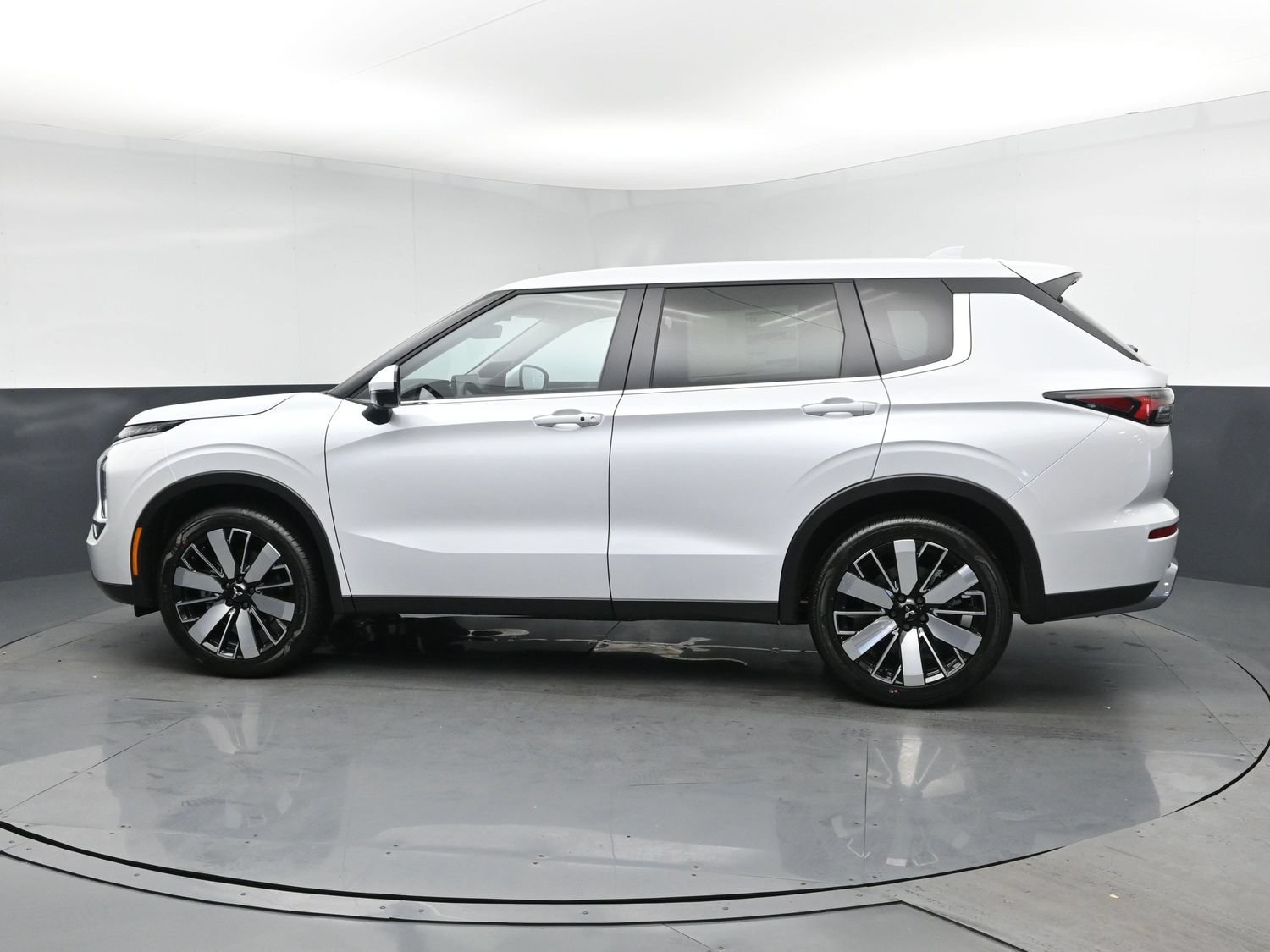 New 2026 White Mitsubishi SE 1.5T 2WD image 4