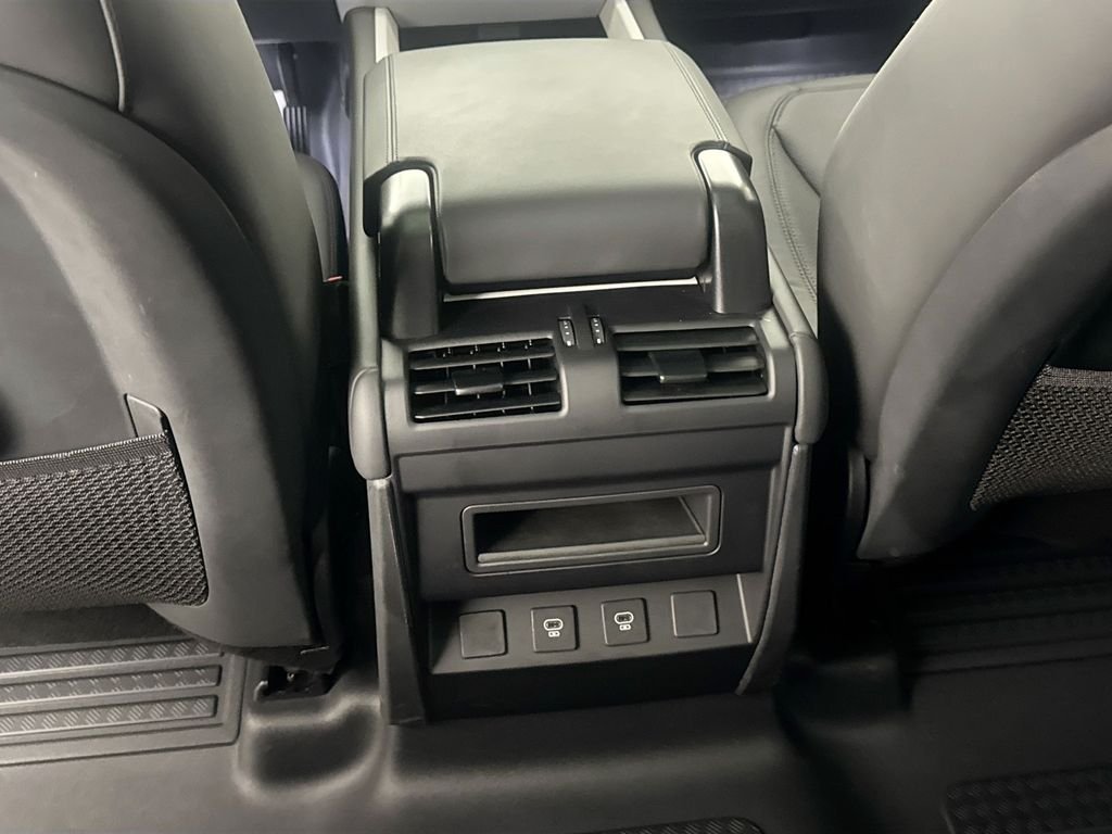 Used 2025 White Land Rover X-Dynamic SE image 24