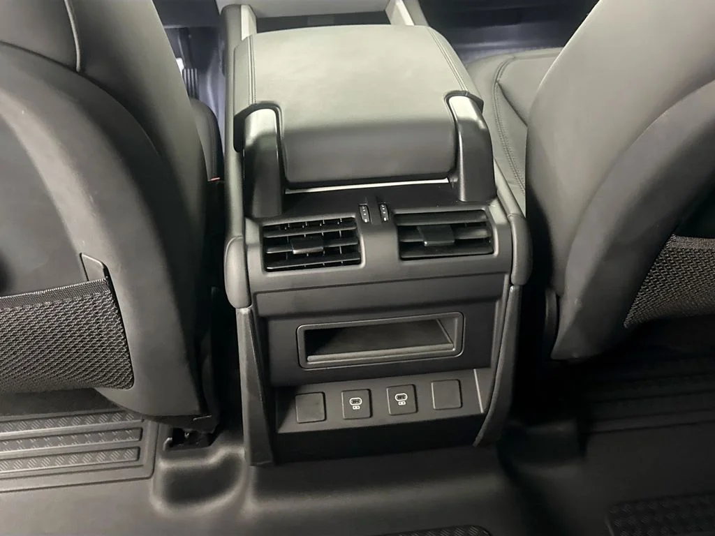 Used 2025 White Land Rover X-Dynamic SE image 24