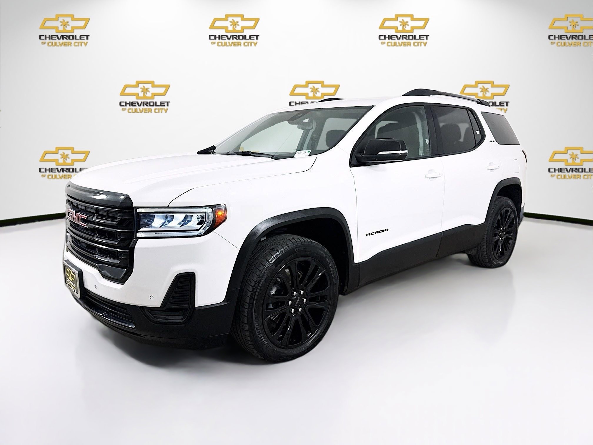 Used 2023 Summit White GMC SLE image 3