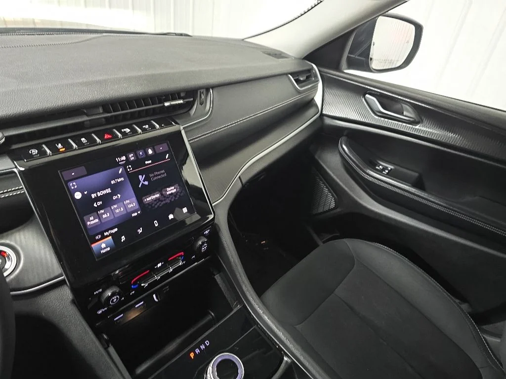 Used 2024 Black Jeep Laredo image 25