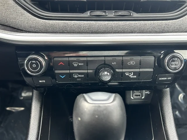 Used 2022 Blue JEEP Latitude Lux image 30