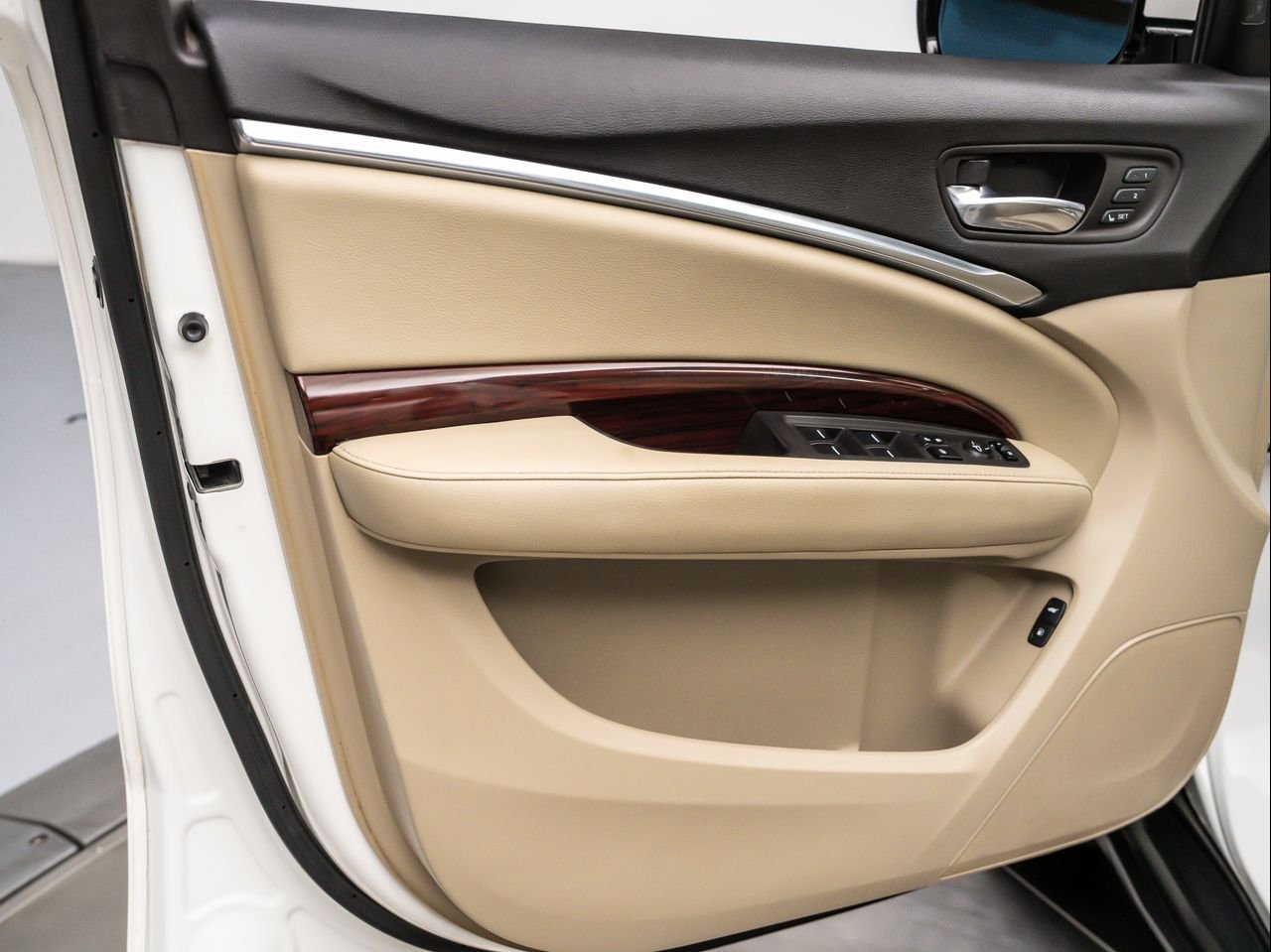 Used 2016 White Diamond Pearl Acura Tech image 26