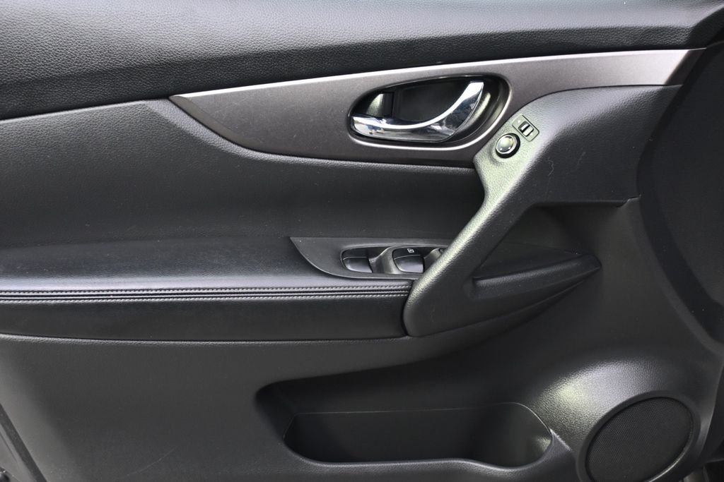 Used 2016 Gun Metallic Nissan S image 20