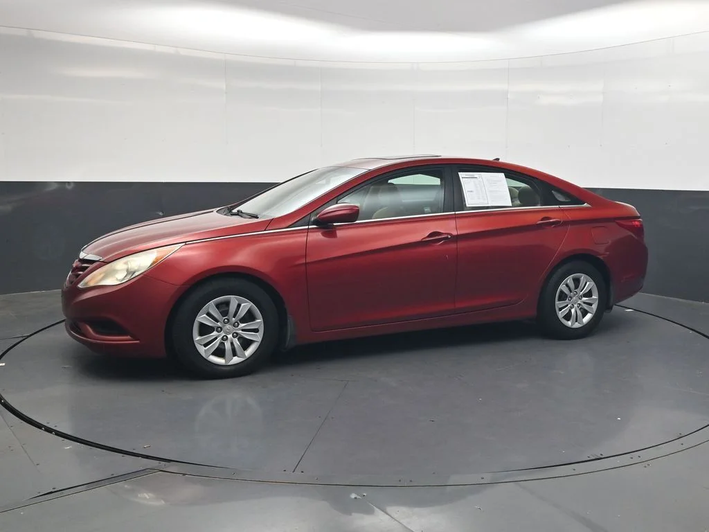 Used 2011 Red Hyundai GLS image 11
