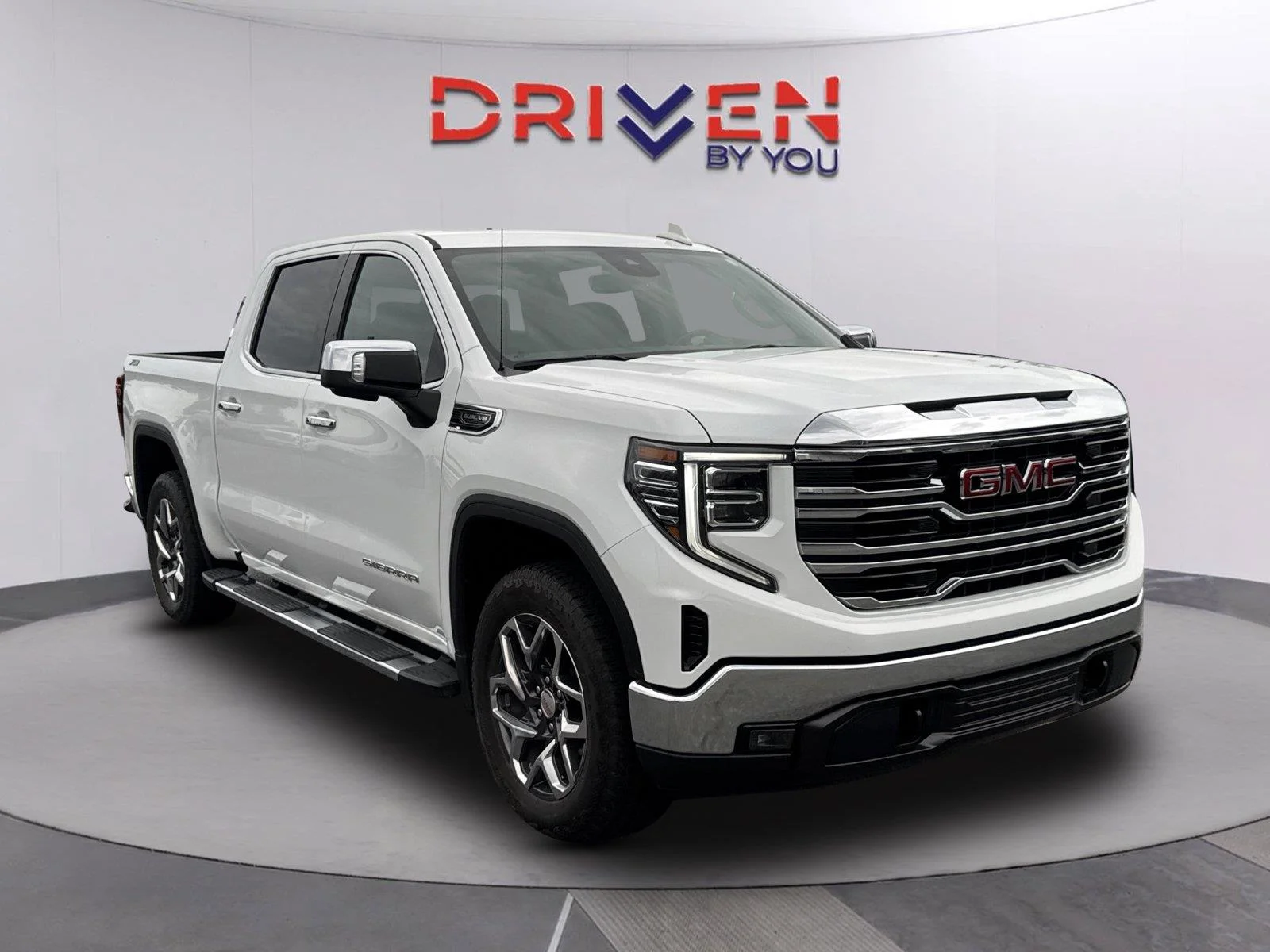 Used 2024 Summit White GMC SLT image 2