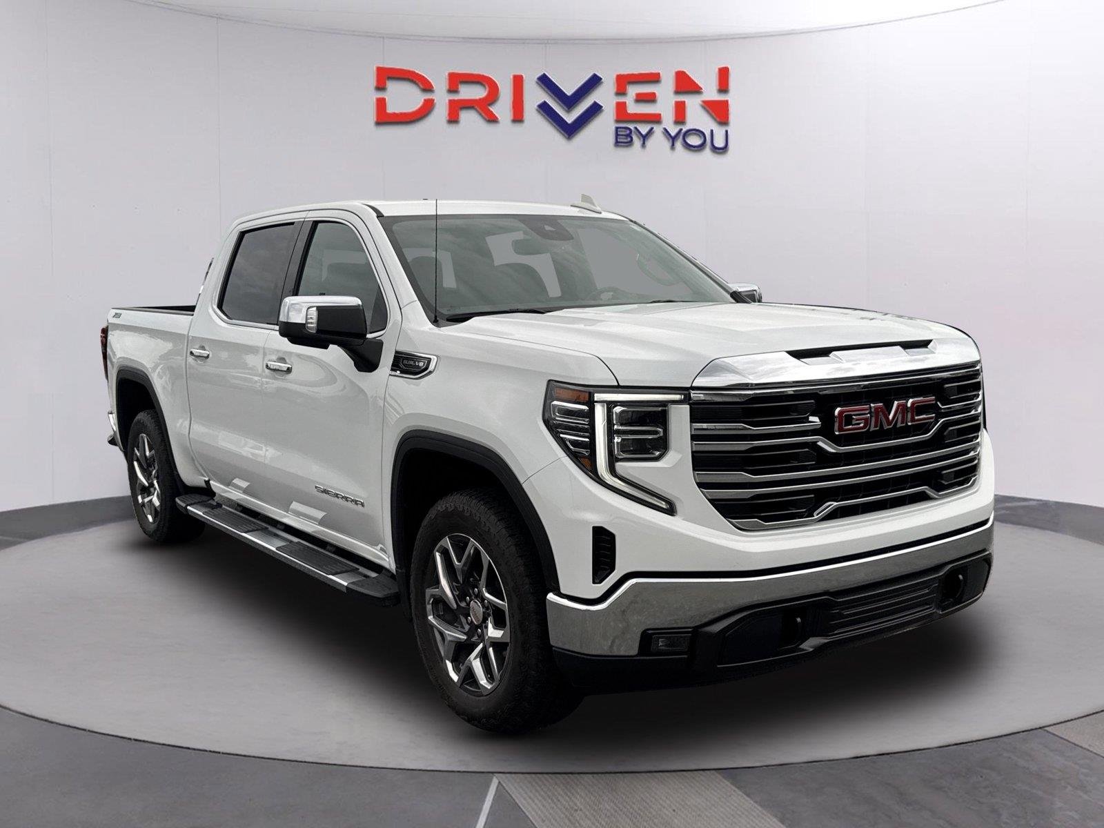 Used 2024 Summit White GMC SLT image 2