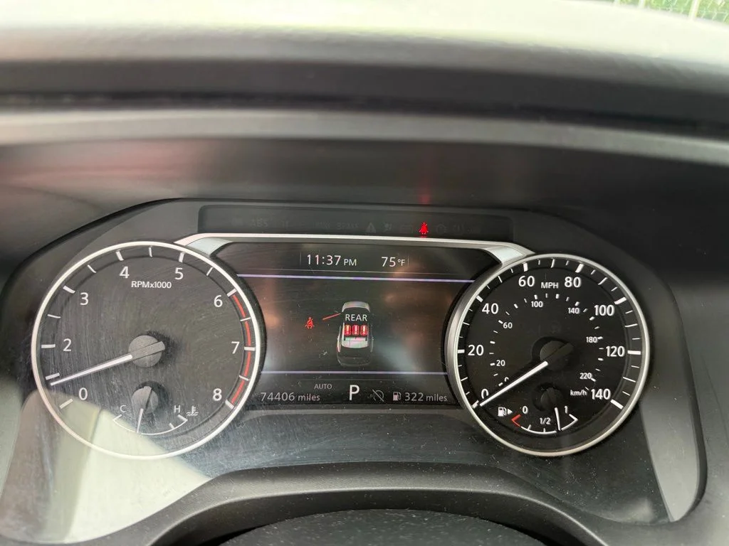 Used 2024 Silver Nissan S image 33