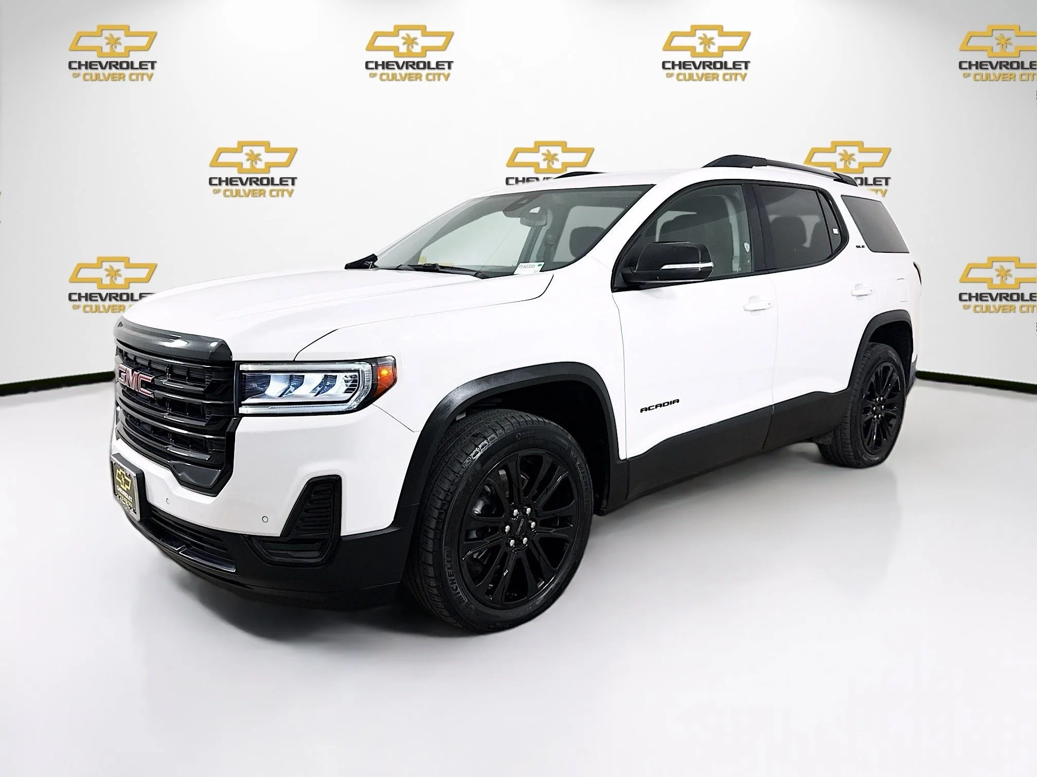 Used 2023 Summit White GMC SLE image 3