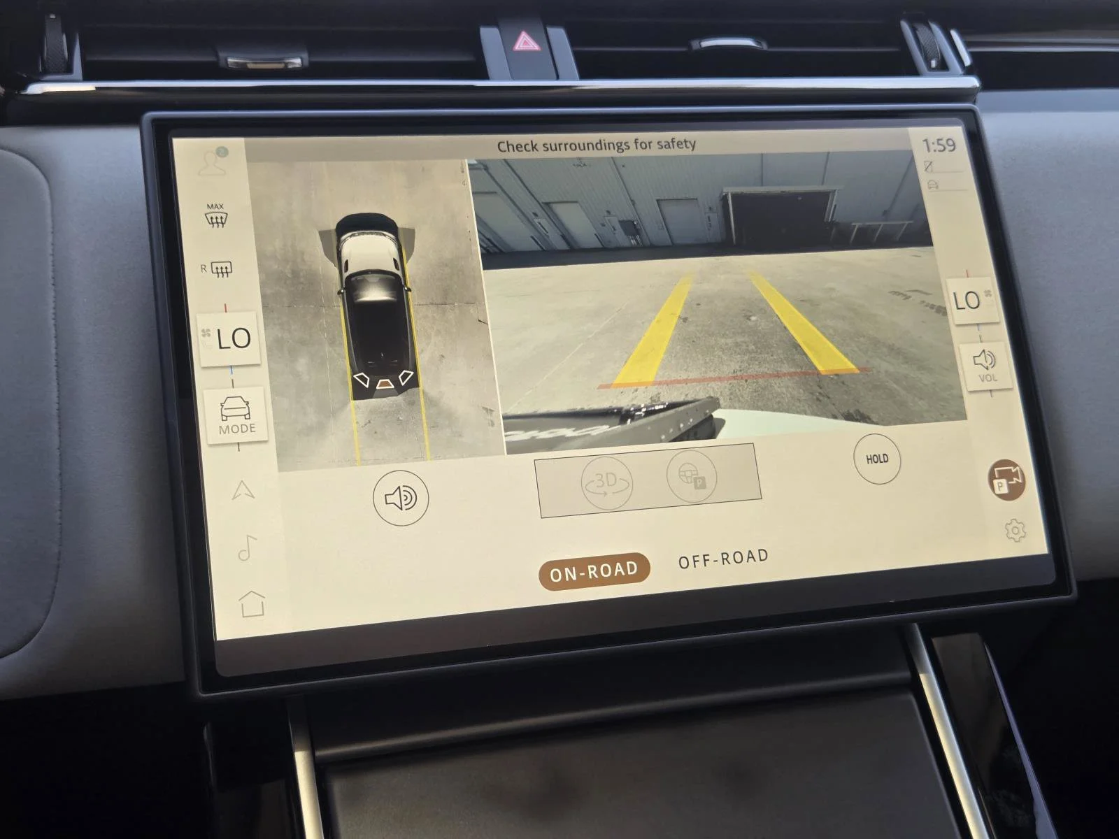 Certified Used 2025 Fuji White Land Rover Dynamic SE image 23
