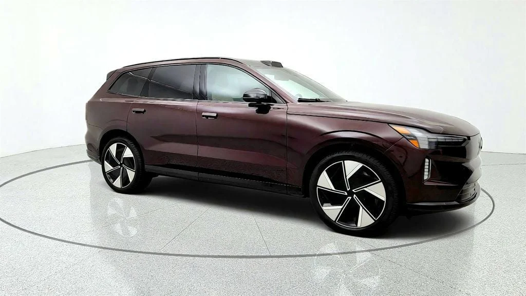 Used 2025 Mulberry Metallic Volvo Twin Motor Performance Ultra 6-Seater w/ Bowers & Wilkins Audio image 3