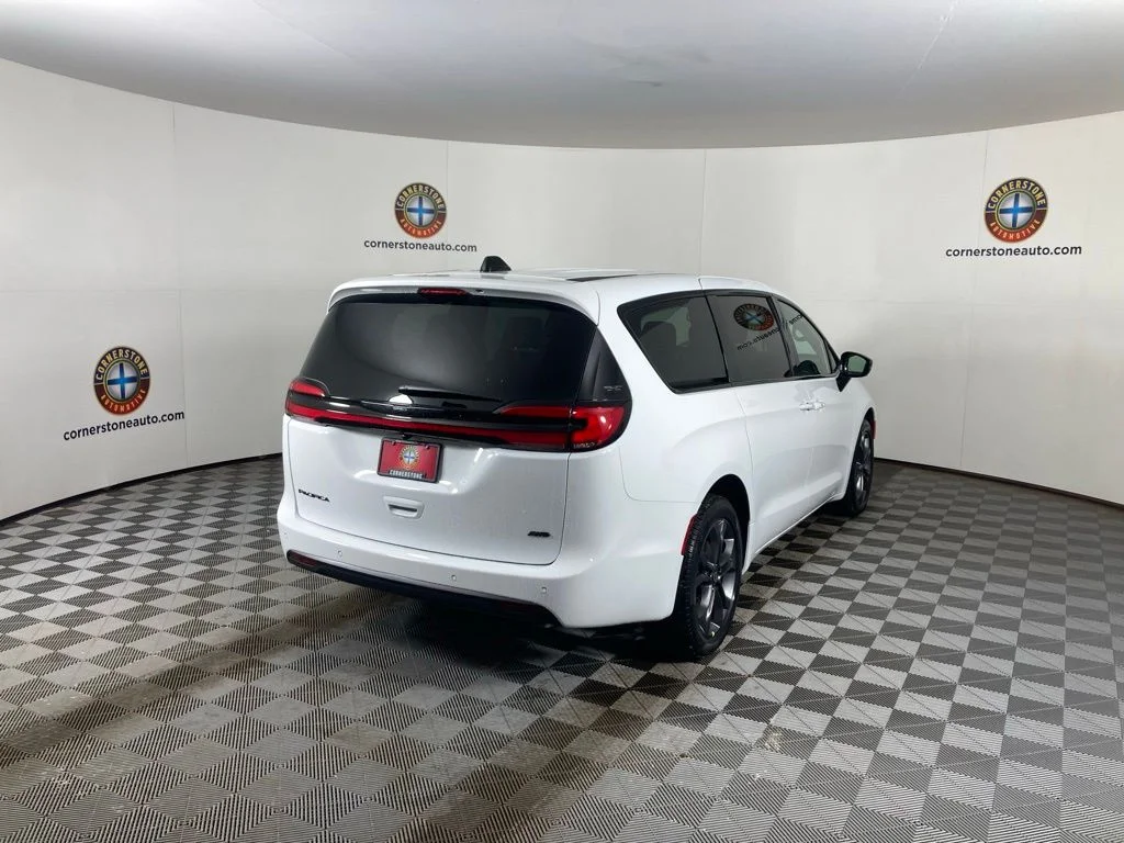 2026 Chrysler Pacifica Select - Photo 19