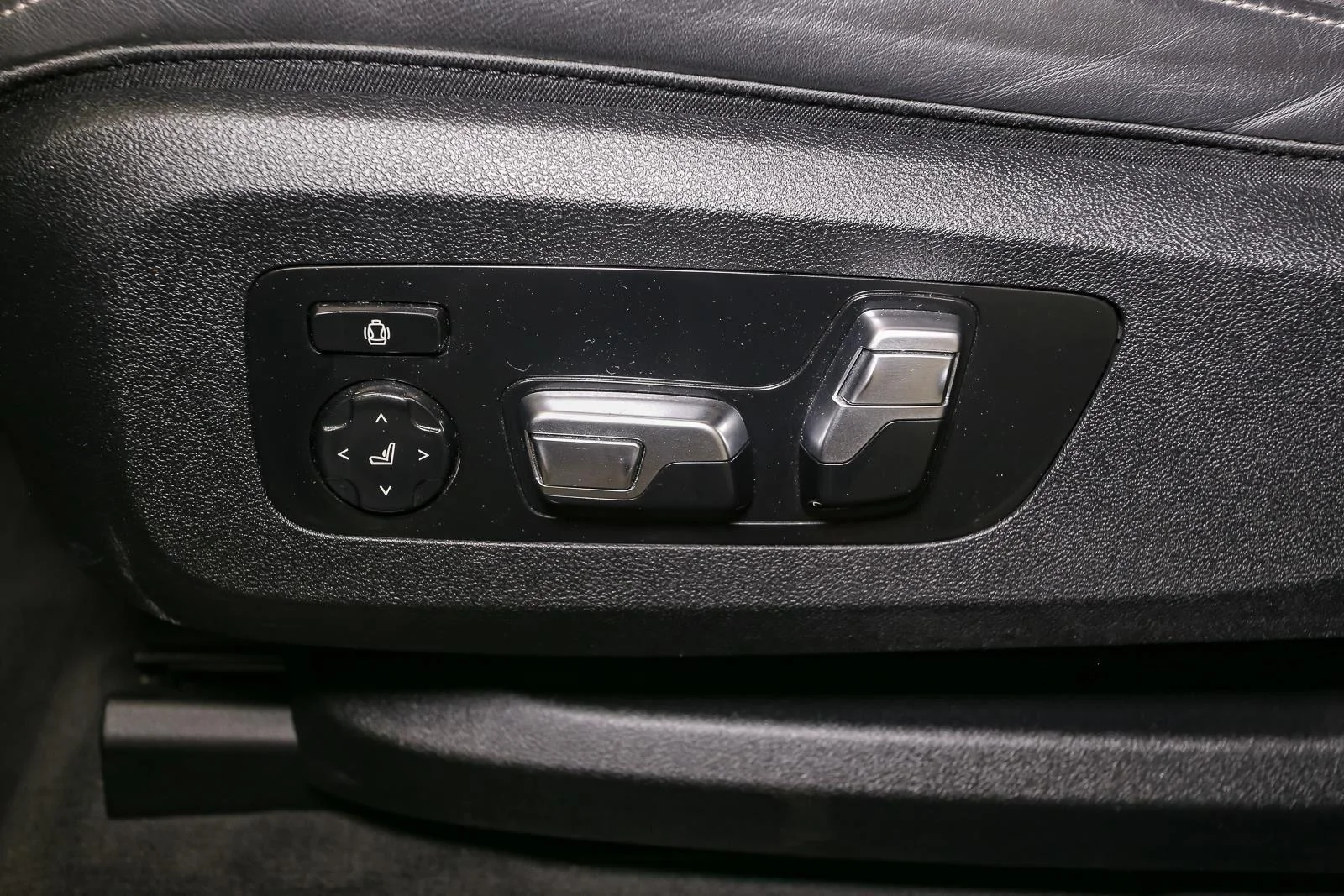 Used 2019 Black Sapphire Metallic BMW xDrive50i image 48