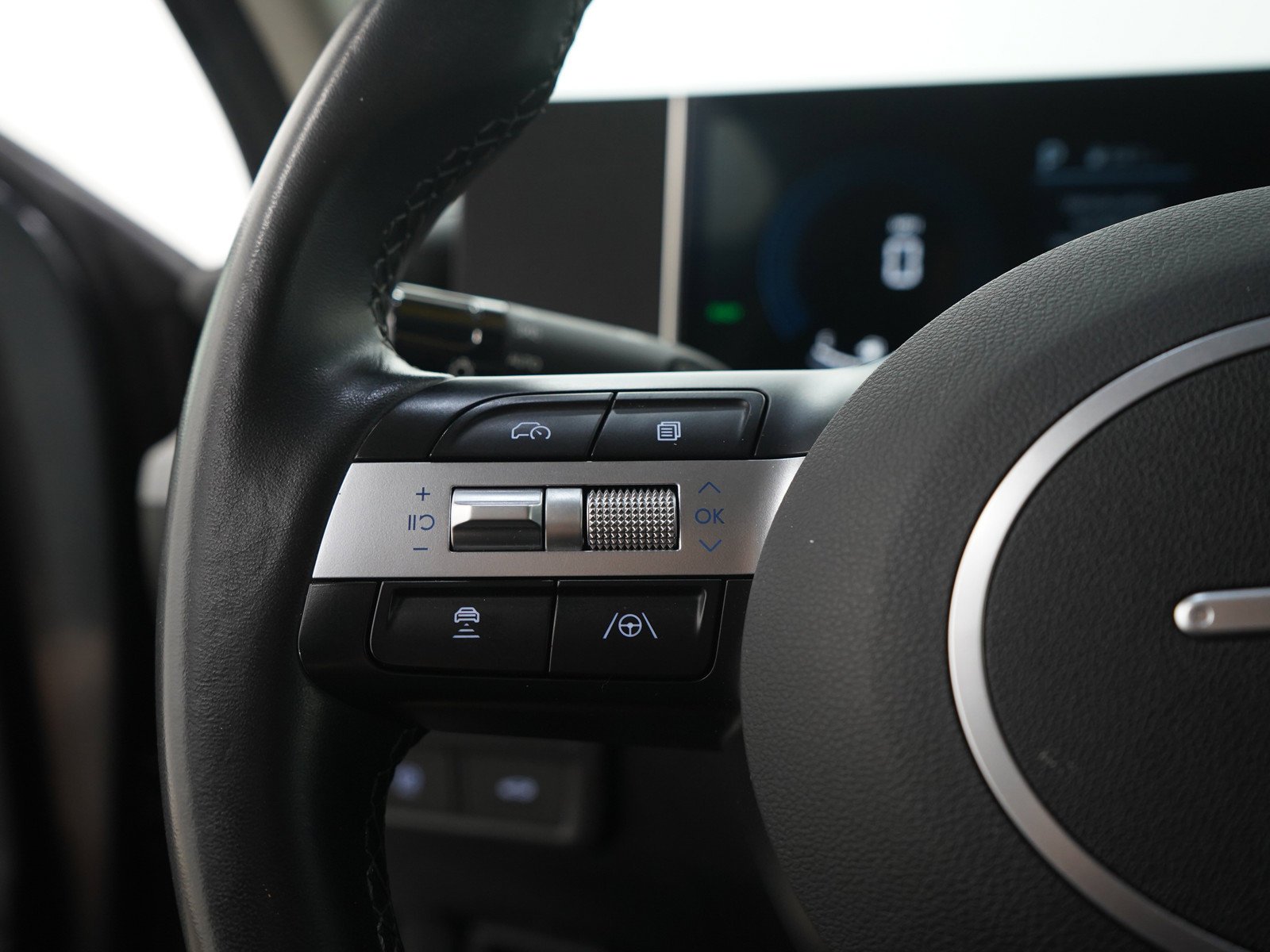 Used 2025 Portofino Gray Hyundai SEL FWD image 26