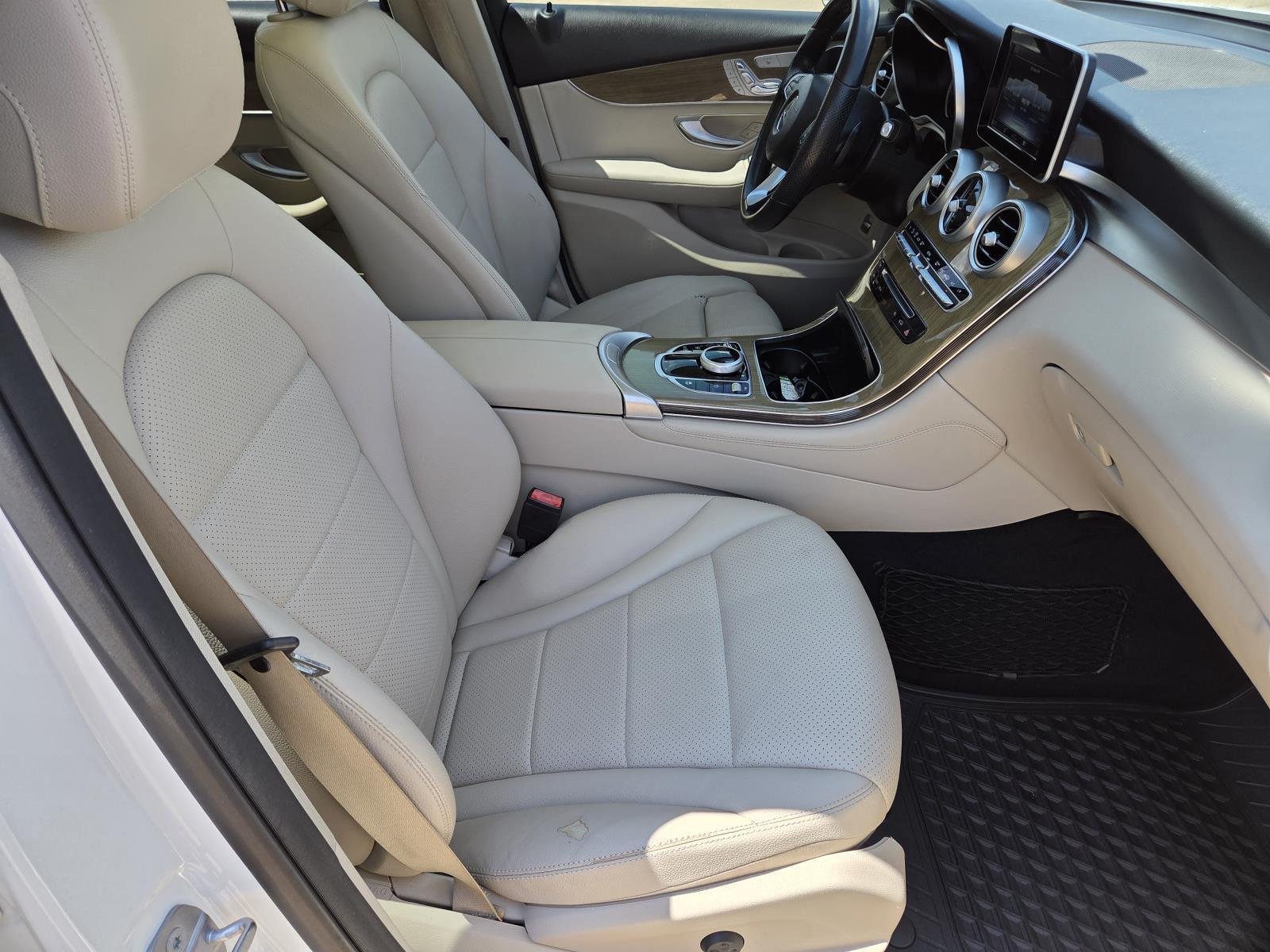 Used 2019 Polar White Mercedes-Benz GLC 300 image 38