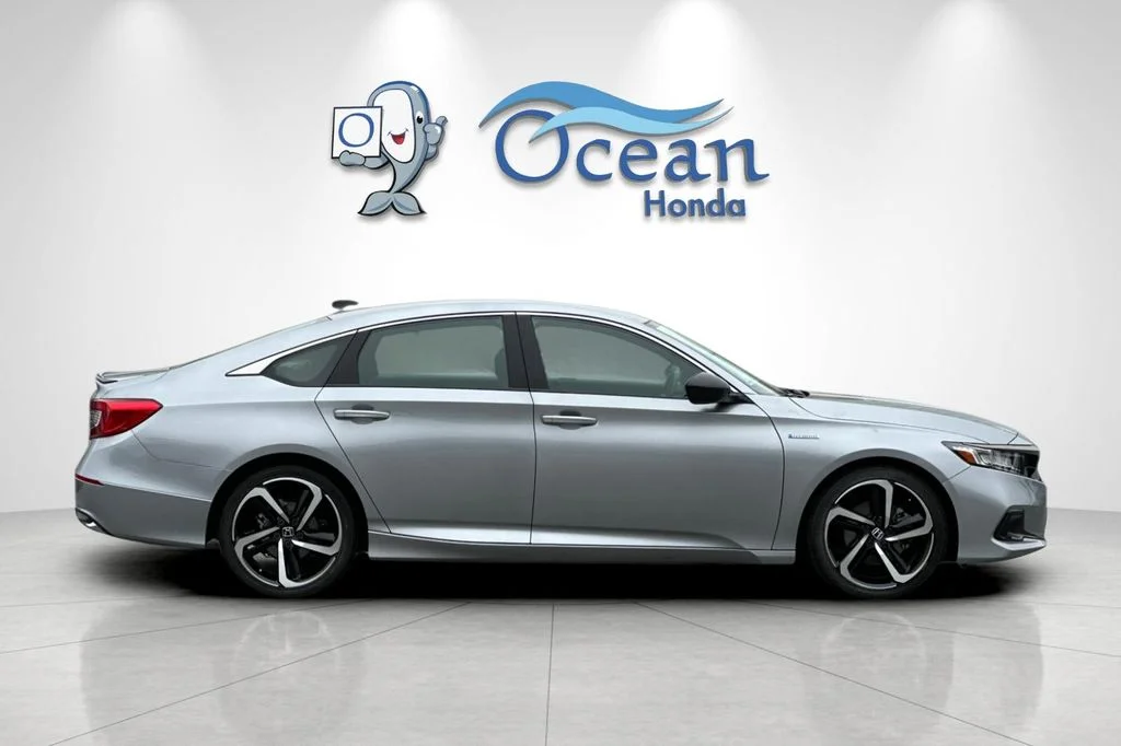 Used 2022 Lunar Silver Metallic Honda Sport image 3