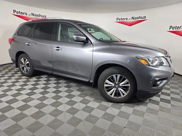 2017 Nissan Pathfinder SL