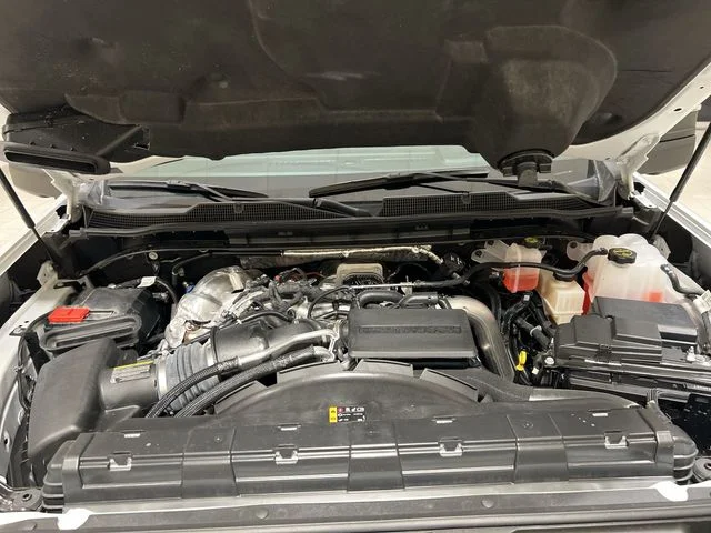 Used 2025 Summit White Chevrolet LT image 26