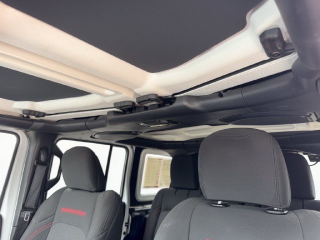 Used 2022 White Jeep Unlimited Rubicon image 27