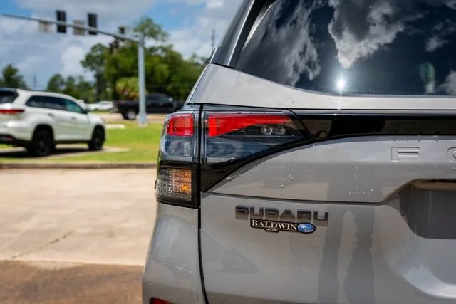 Certified Used 2025 River Rock Pearl Subaru Limited image 34