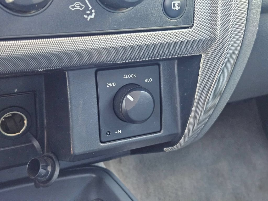 Used 2006 Black Dodge SLT image 24