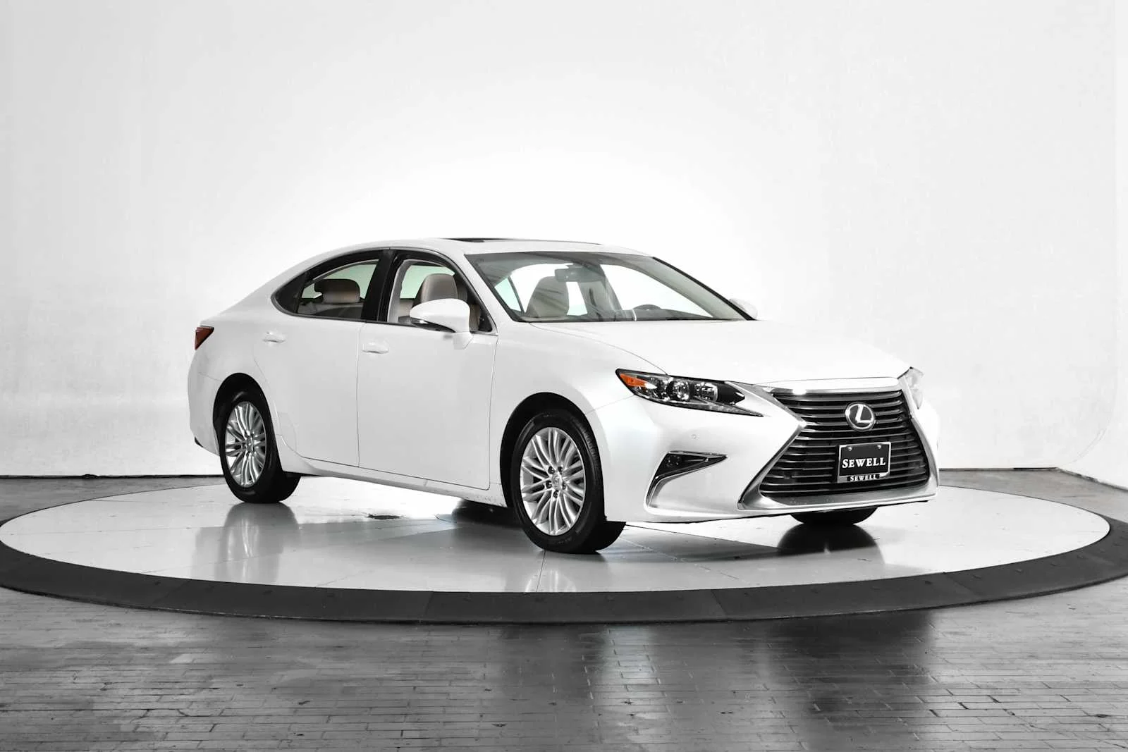 Used 2016 Eminent White Pearl Lexus  image 9