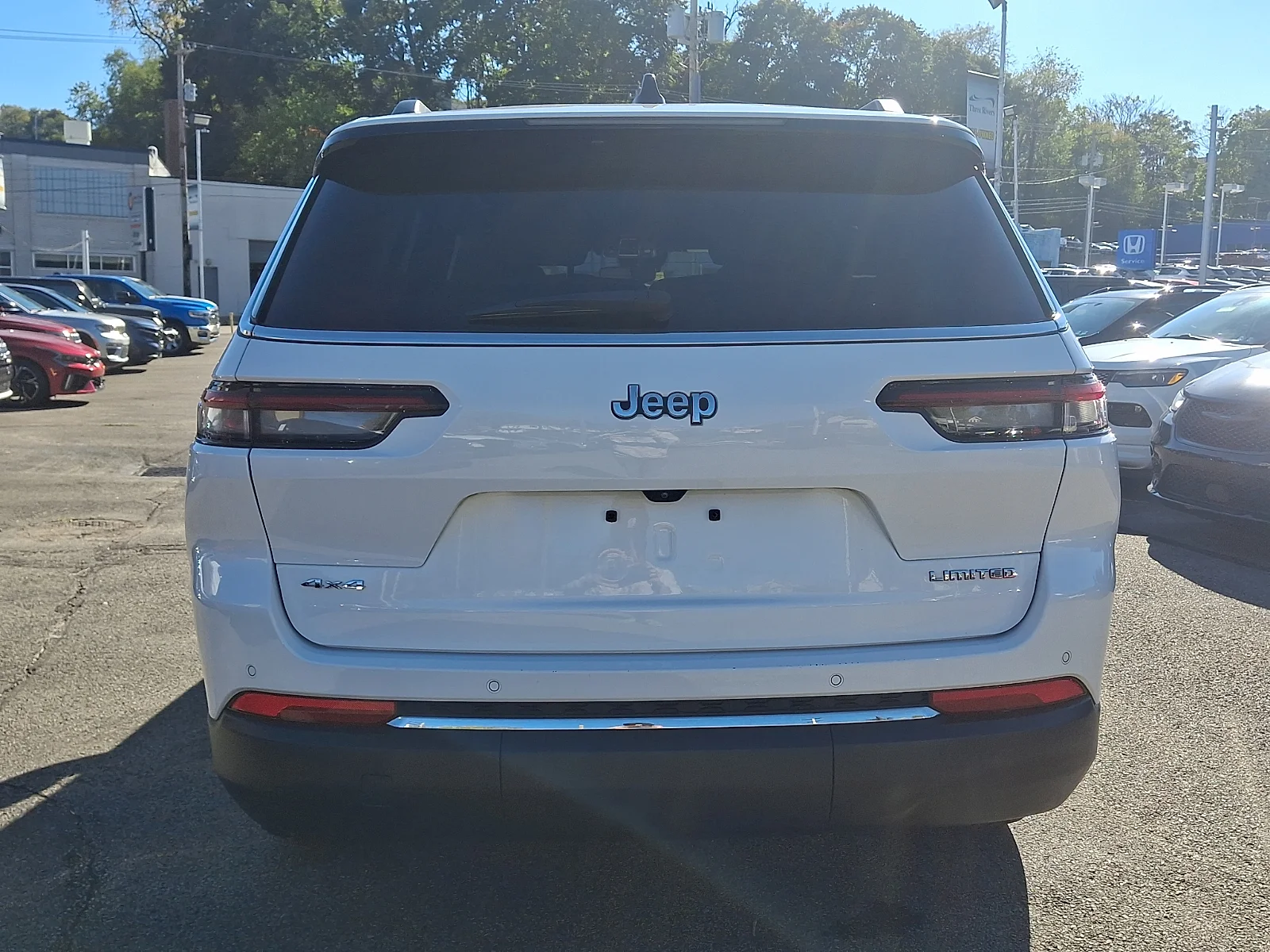 Used 2023 White Jeep Limited image 9