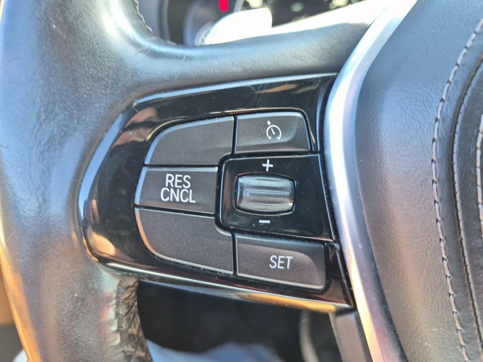 Used 2019 Mineral White Metallic BMW 530i xDrive image 19