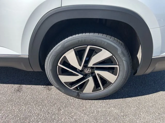 New 2026 White/off-white Volkswagen 2.0T SEL image 21