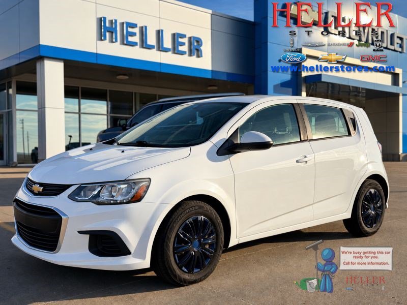 Used 2017 Summit White Chevrolet LT image 1