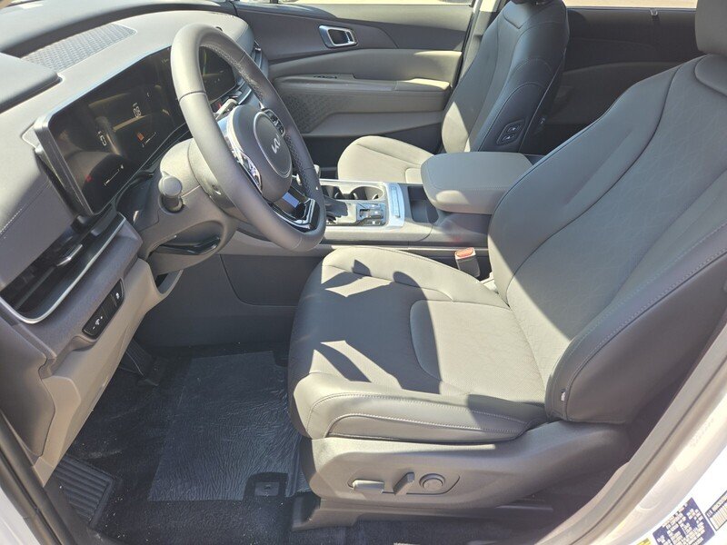 New 2026 Snow White Pearl Kia EX image 7