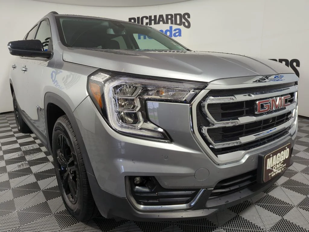 Used 2023 Sterling Metallic GMC AT4 image 6
