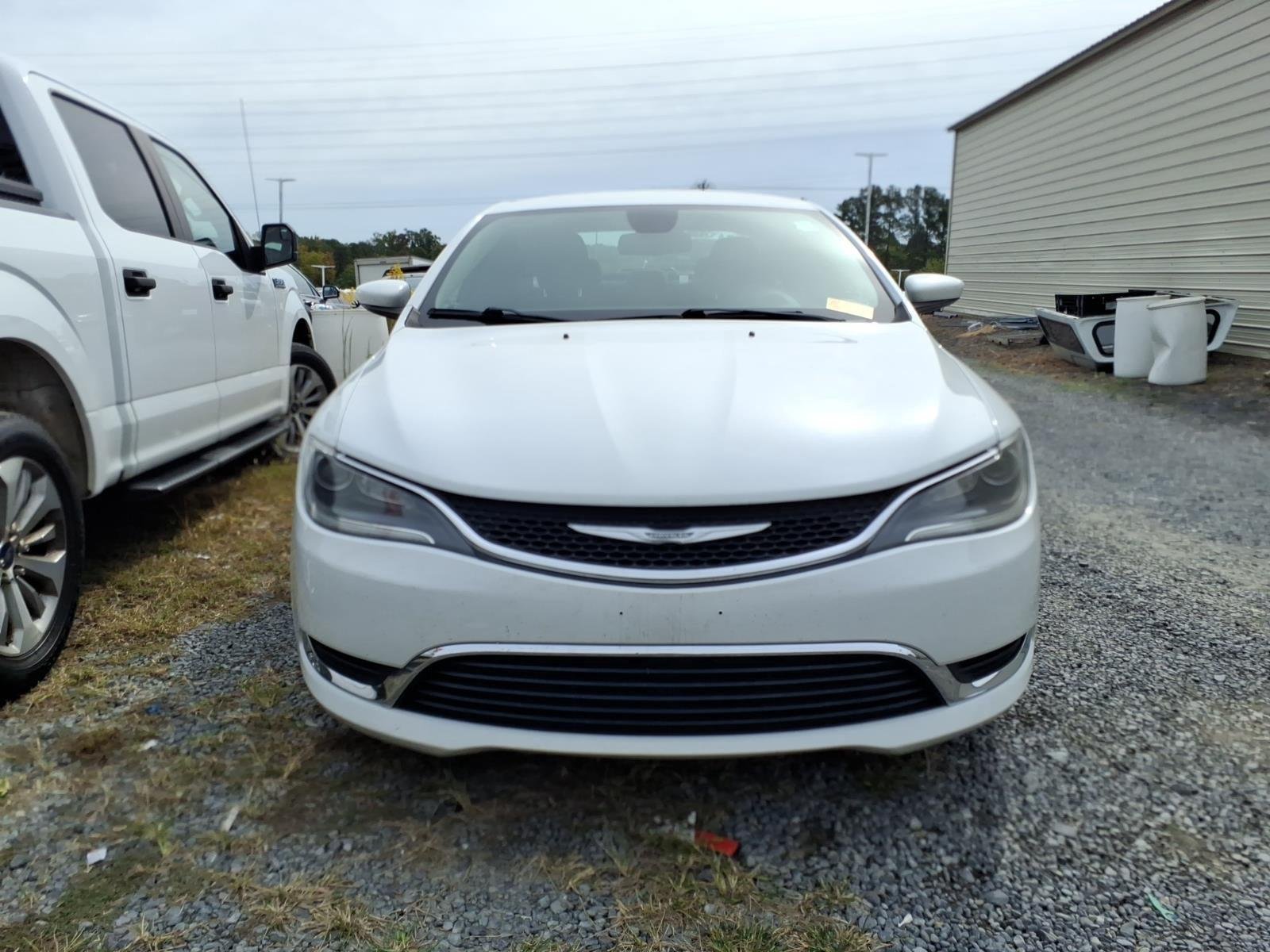 Used 2015 Bright White Clearcoat Chrysler Limited image 4