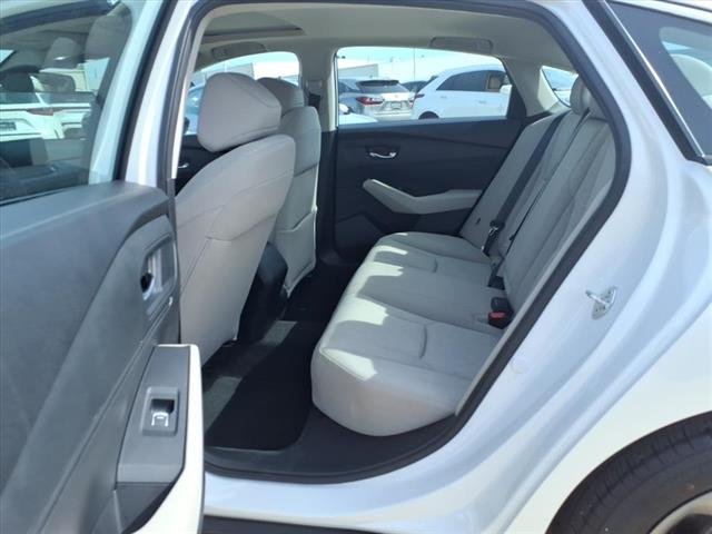 Used 2024 Platinum White Pearl Honda EX image 19
