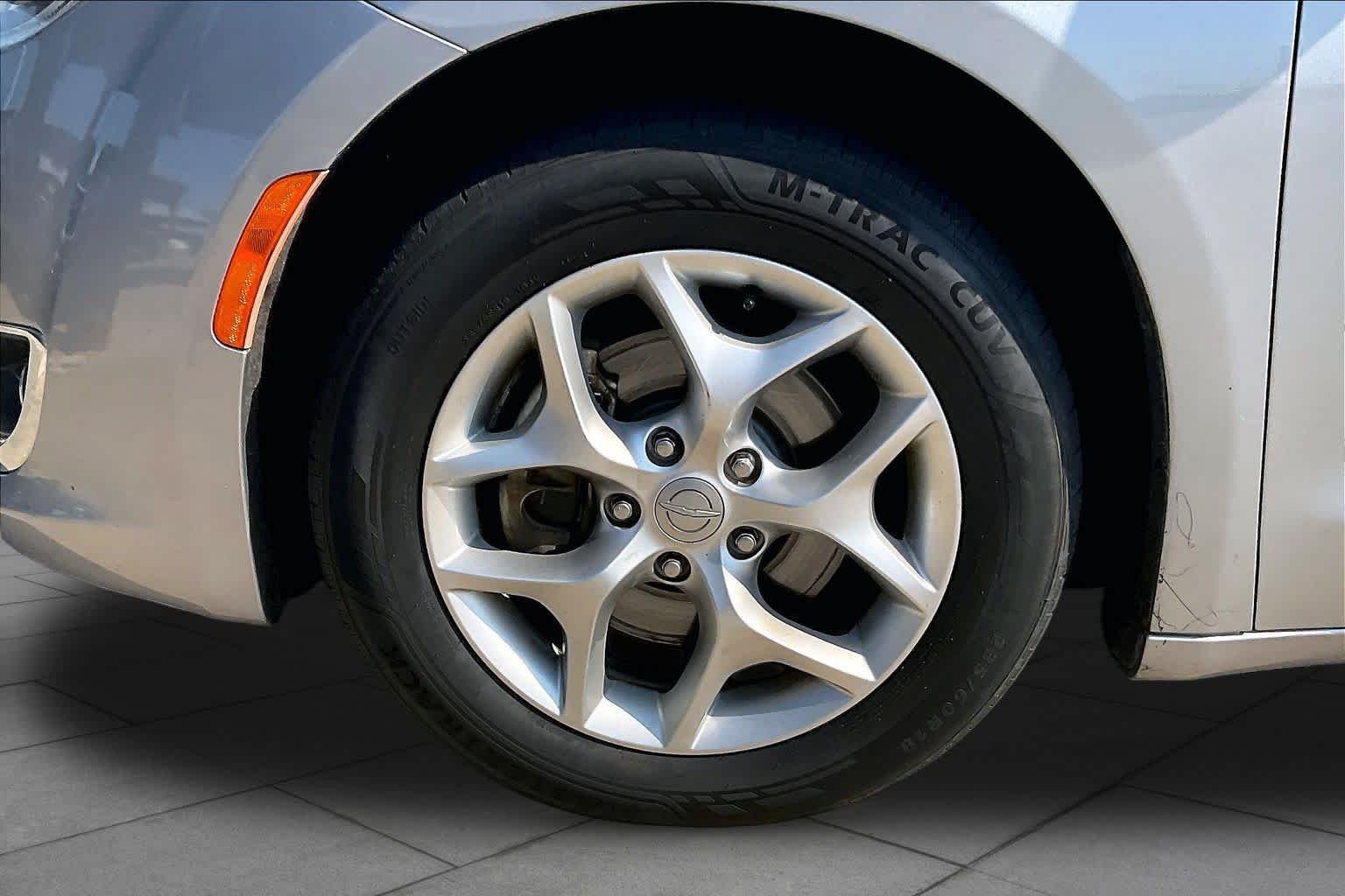 Used 2019 Billet Silver Metallic Clearcoat Chrysler Touring Plus image 10