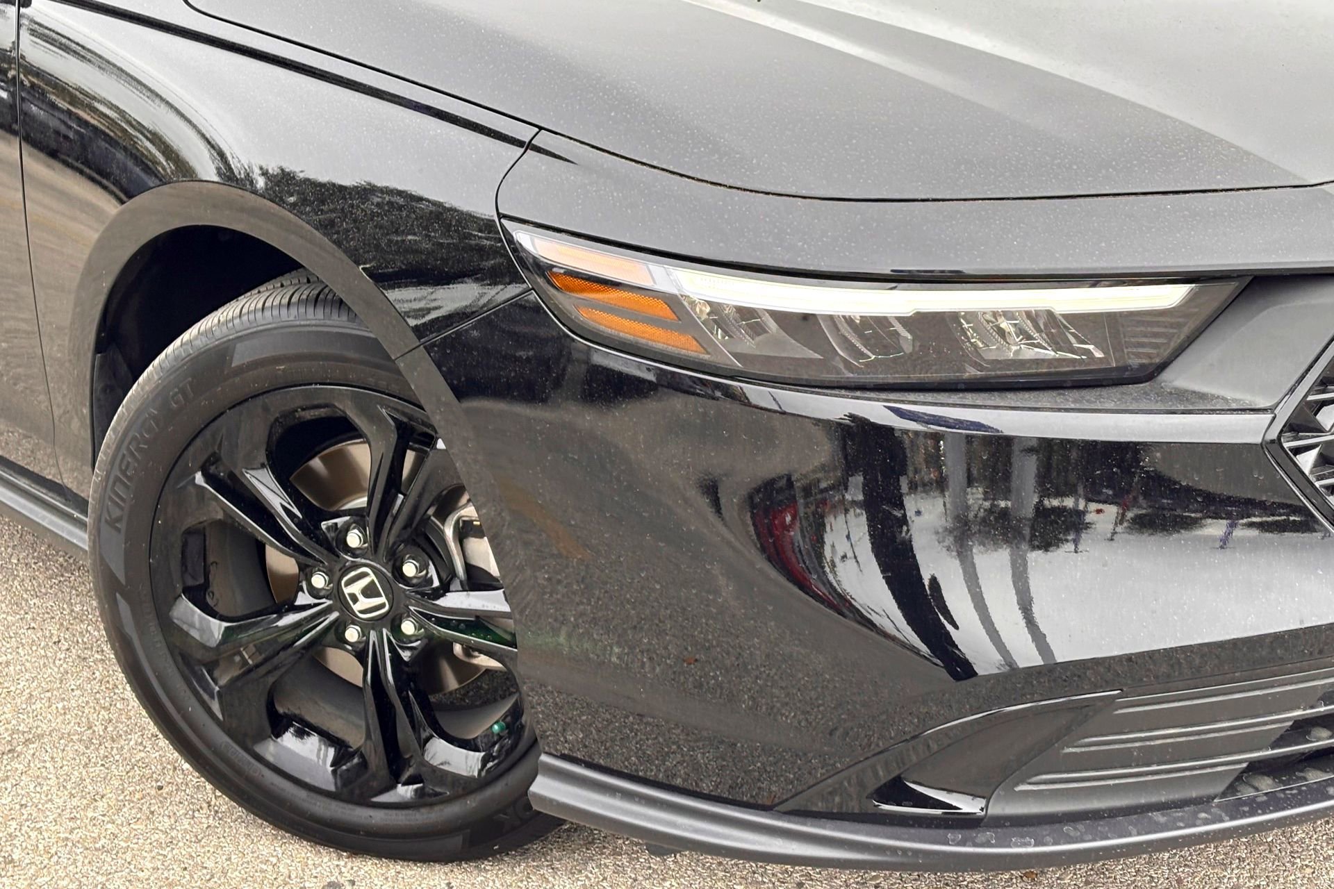 Used 2025 Black Honda SE image 3