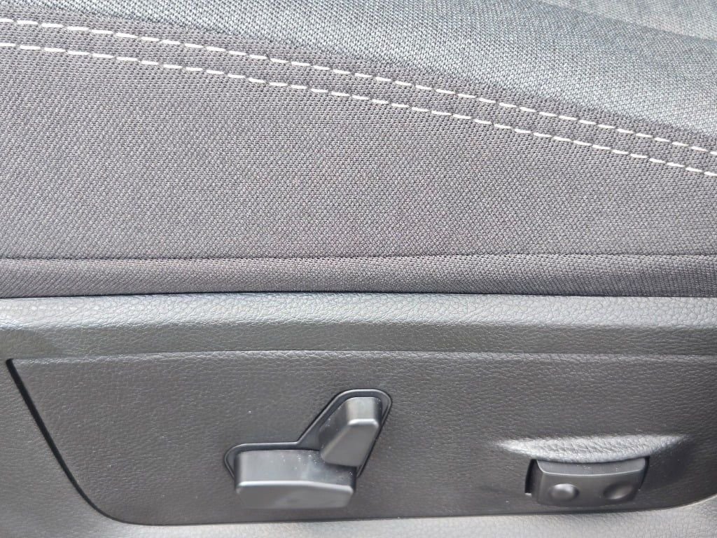 New 2026 Bright White Clearcoat RAM Big Horn image 22